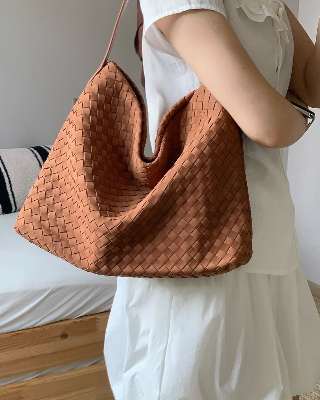 SOERA Chelsea Suede Tote Bag - Handbags - Soera-Chelsea-suede-tote-bag-handbag-Suede-Tote-Bag-Handbag/Coffee Coffee Regular