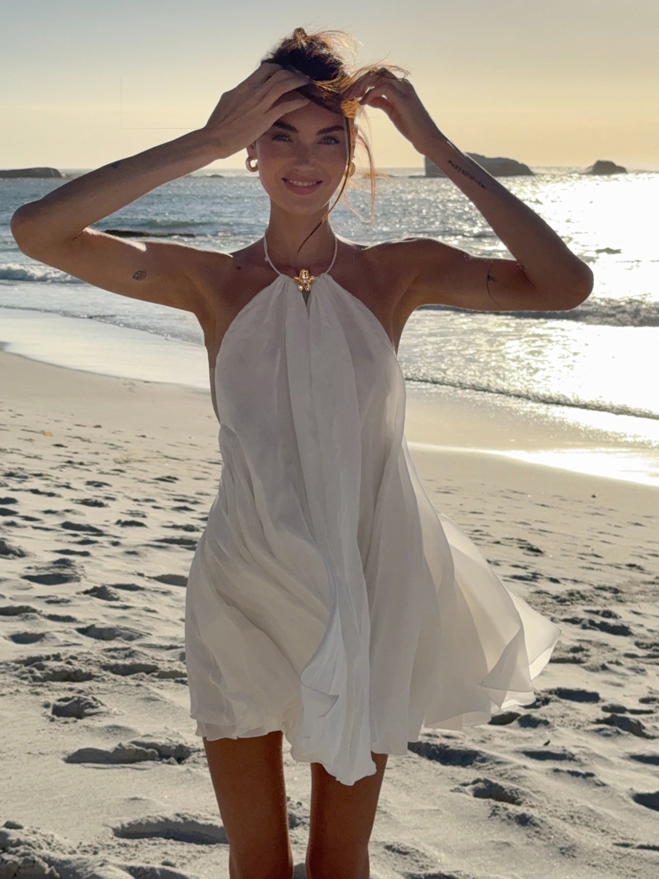 Evelyn vestido de playa halter con espalda descubierta