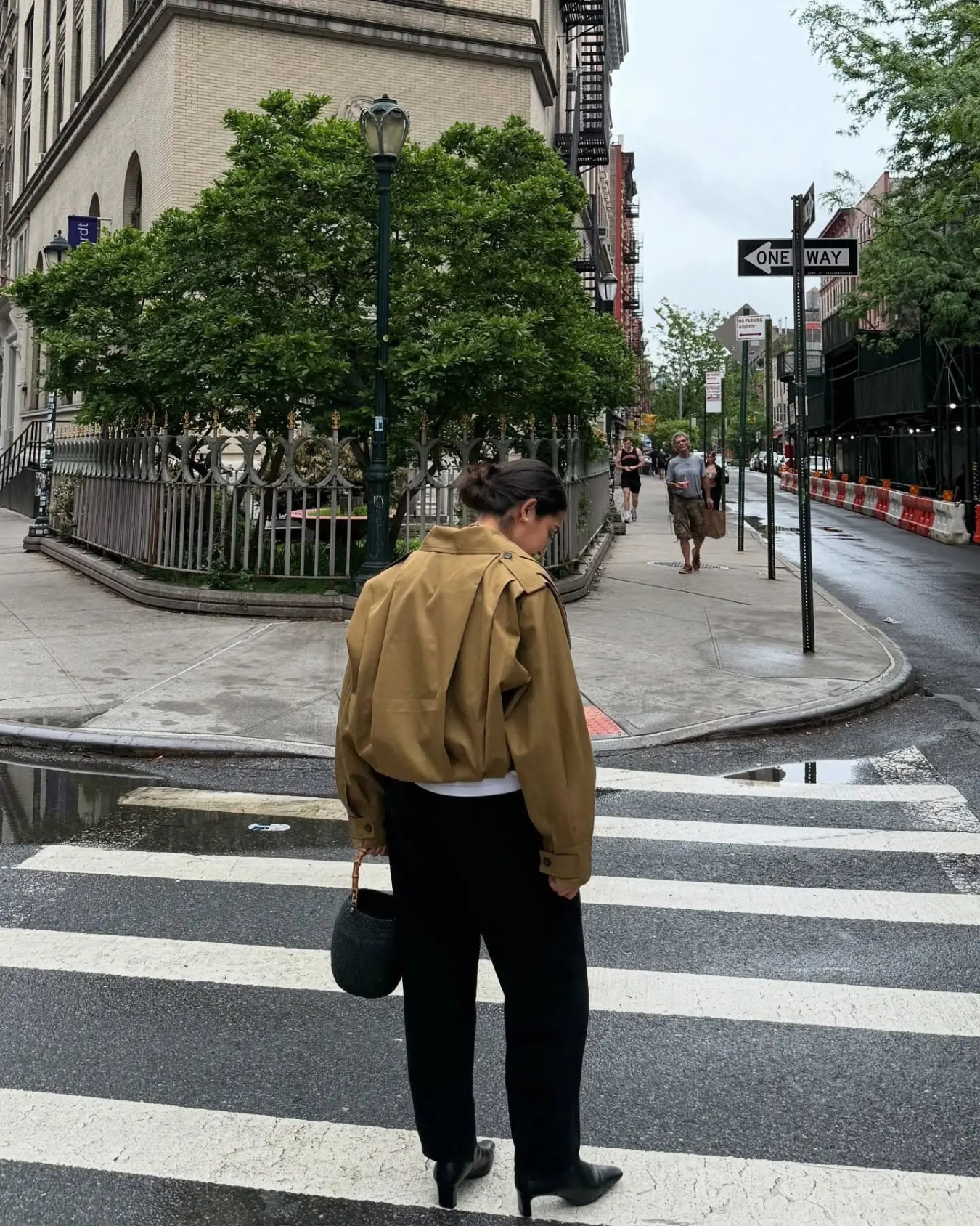 Khaki Puffer Jacket - Elegant Cropped Outerwear with Stylish Sleeves 8