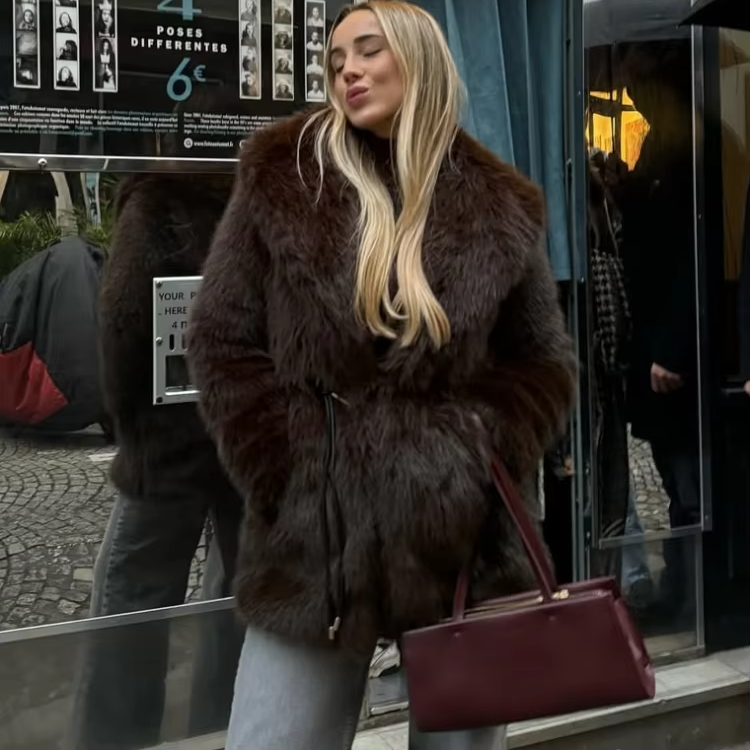 Abrigo de piel sintética Faith con cinturón