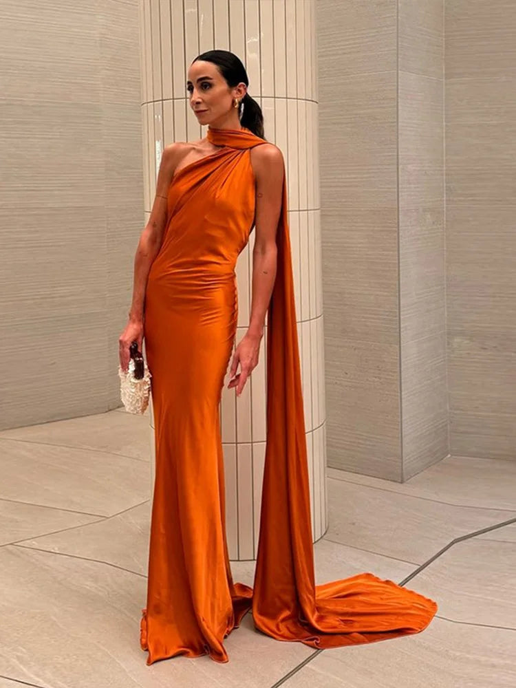 Vestido Yanna satinado halter y espalda descubierta