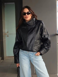 Chaqueta asimétrica Carla de piel vegana